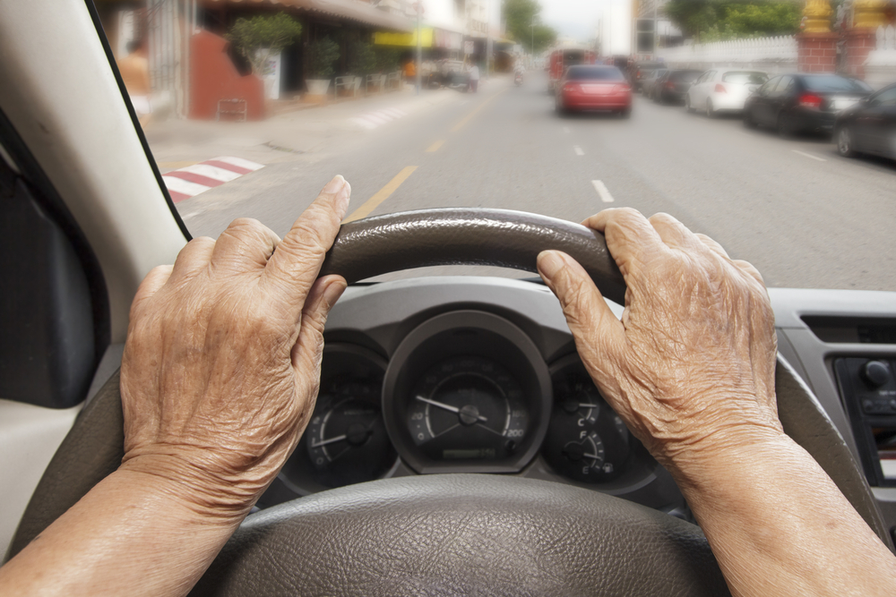 6 Safe Driving Tips for Seniors in St. Petersburg Independent Living Communities